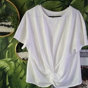 Simple white tee with front knot